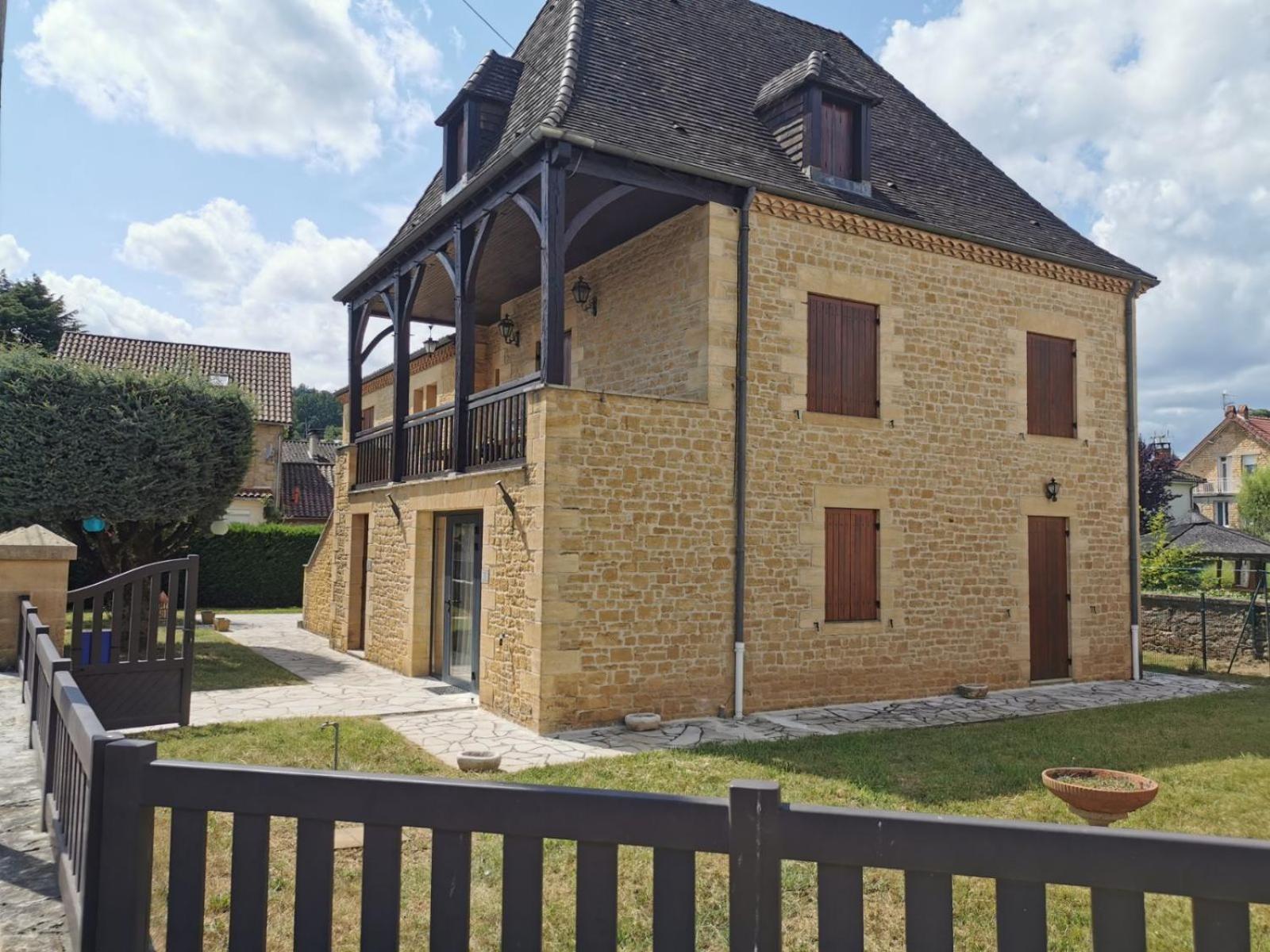 הוילה Logement Spacieux Rez-De-Chaussee, Jardin, Stationnement Devant, A 5 Minutes A Pied Du Centre De Sarlat מראה חיצוני תמונה